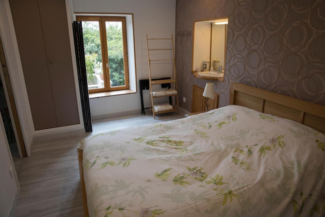 Agreable Logement Independant Avec Veranda Βιέν Εξωτερικό φωτογραφία