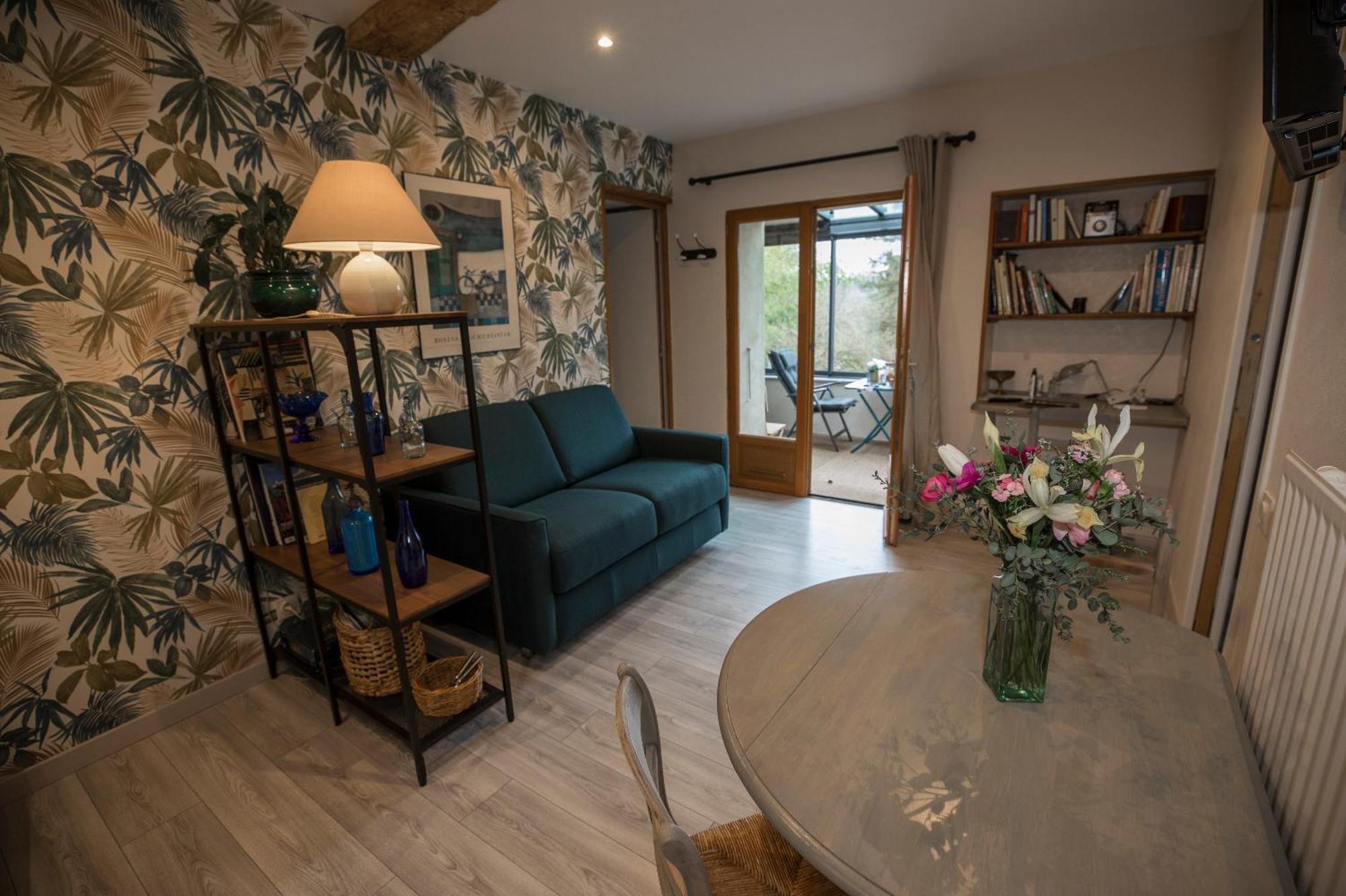 Agreable Logement Independant Avec Veranda Βιέν Εξωτερικό φωτογραφία