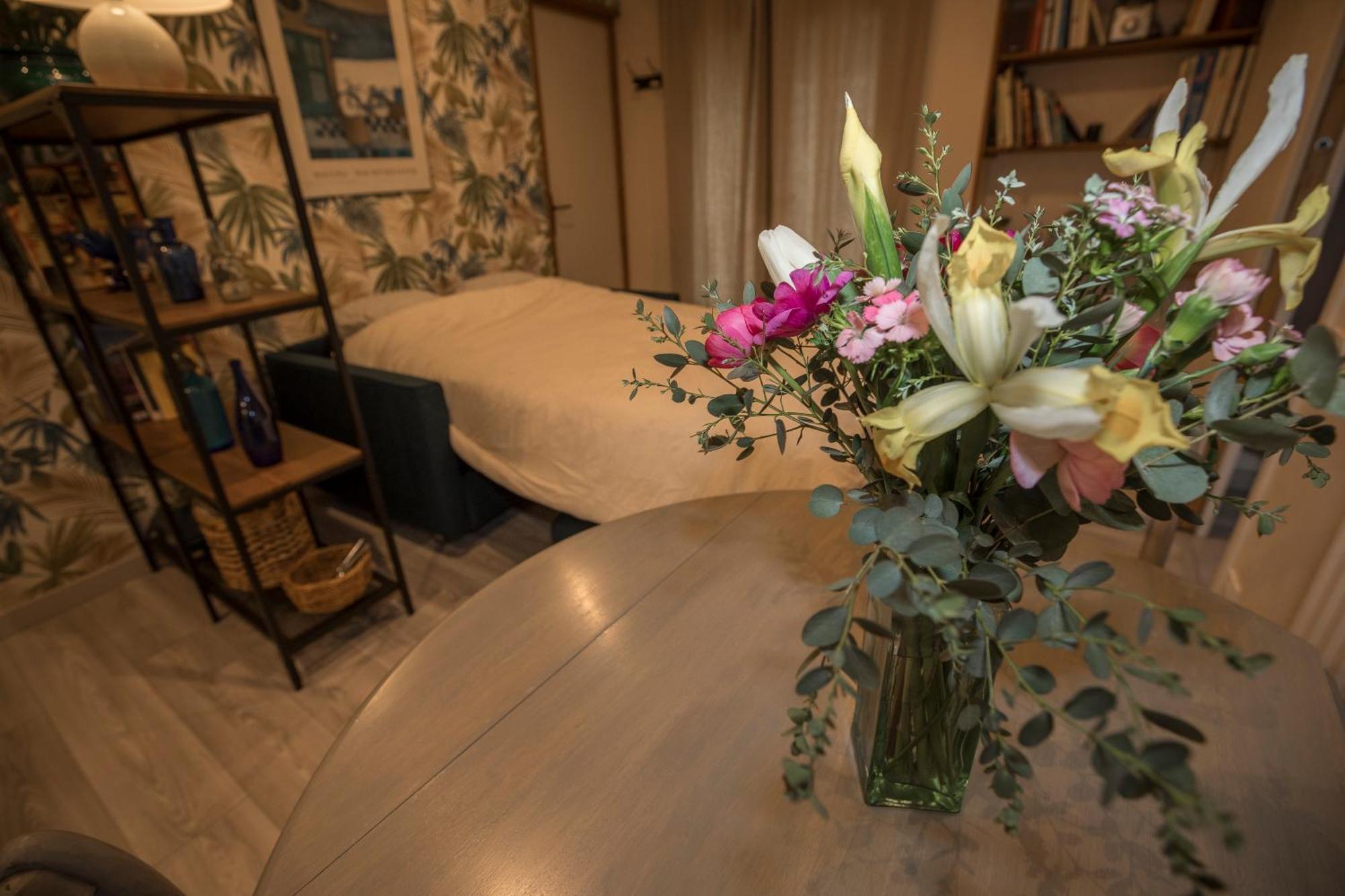 Agreable Logement Independant Avec Veranda Βιέν Εξωτερικό φωτογραφία